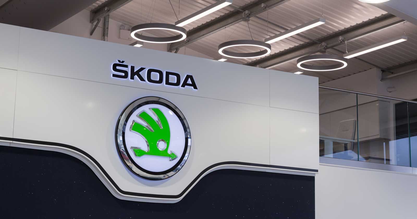 Horton-Skoda-Lincoln-Car-Showroom-Interior-signage-and-Lighting-by-APSS