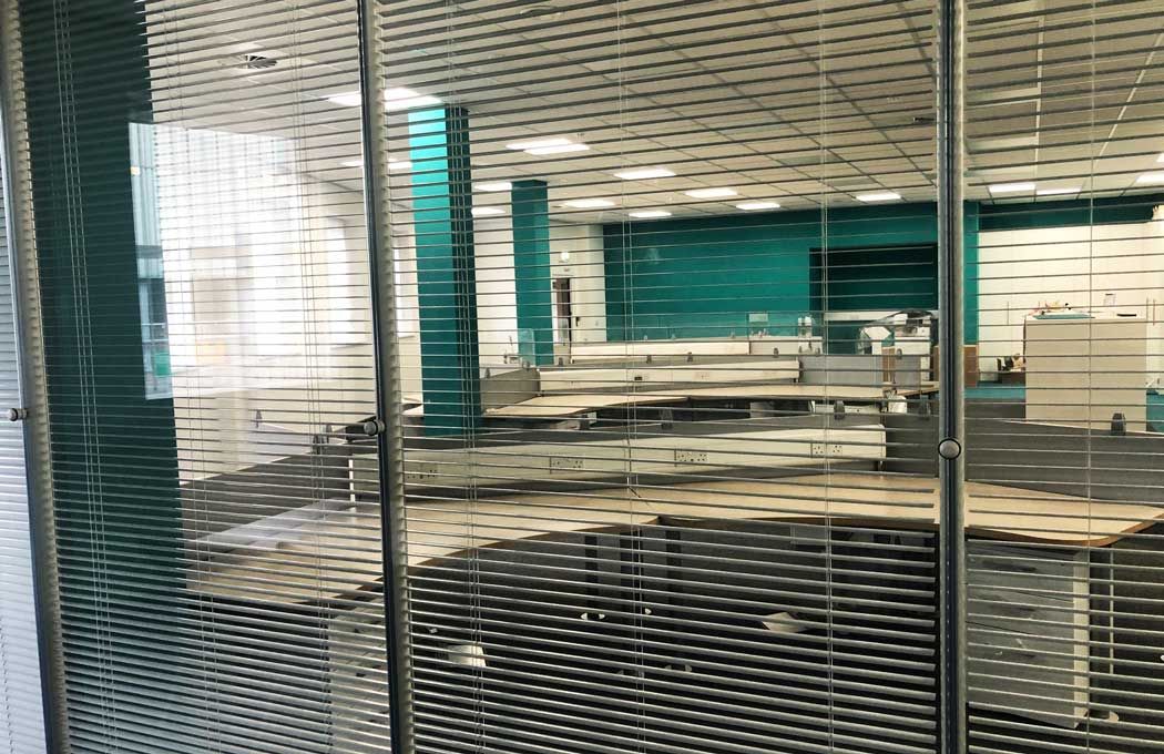 Siemens-Bay-6-lass-Partitions-with-blinds-by-APSS