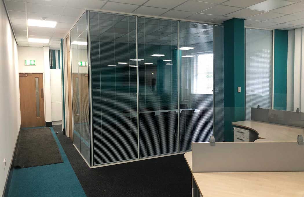 Siemens-Bay-6-lass-Partitions-with-blinds-office-by-APSS