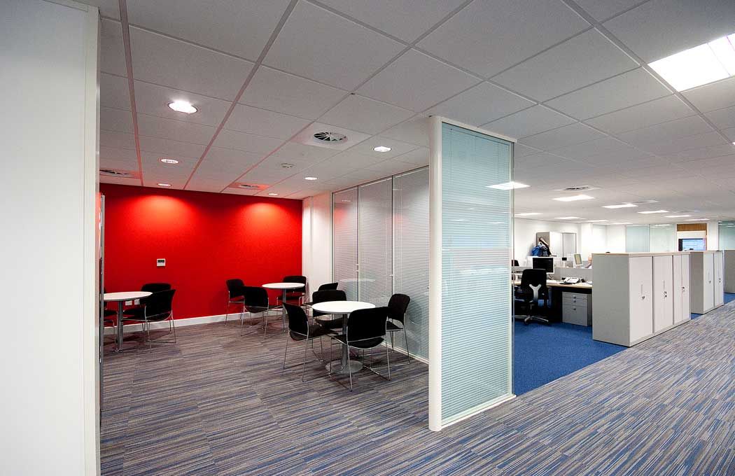 Siemens-Break-out-area-with-glass-partitions-and-blinds-by-APSS