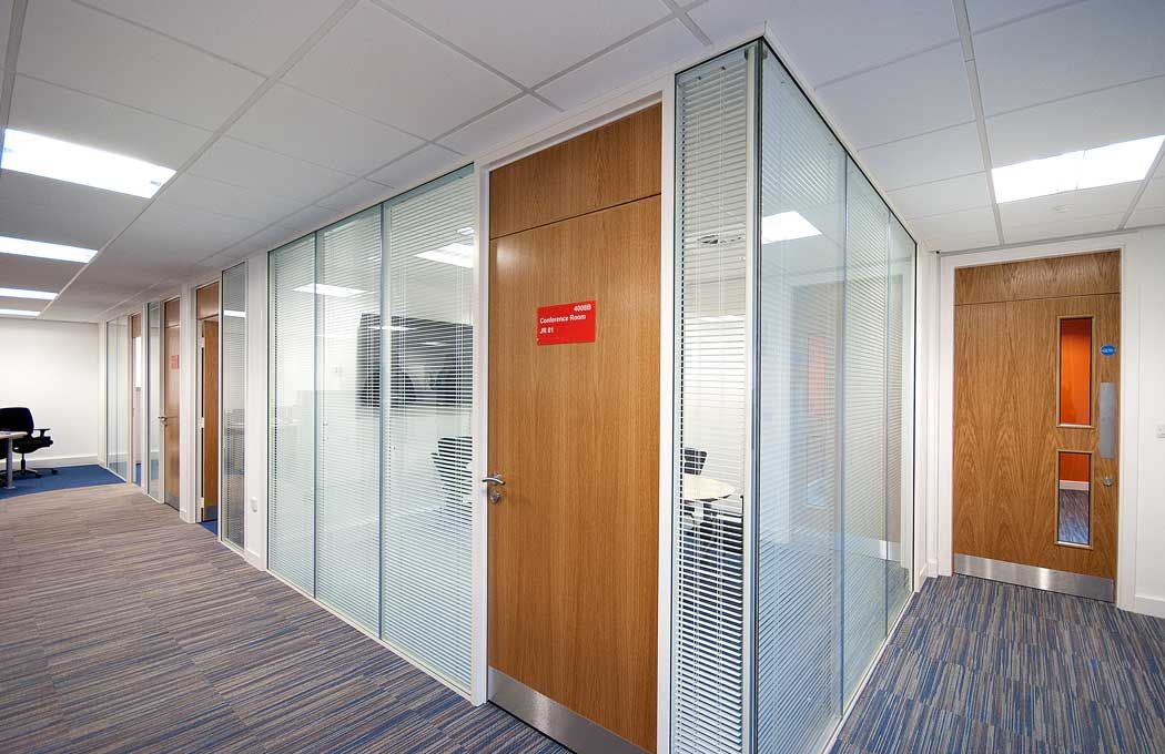 Siemens-glass-office-meeting-rooms-with-glass-partitions-and-blinds-by-APSS
